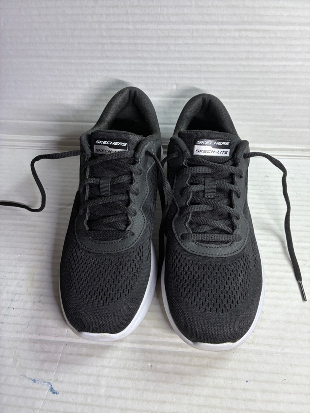 Skechers Men's Black and White Athletic Lace-Up Sneakers USED